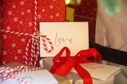 V-Day Gift Hampers for your loved ones