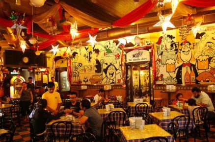 India’s Unmissable: Jukebox Evening At Cafe Mondegar, Mumbai