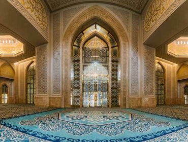 Story Behind The World’s Largest Hand-Woven Carpet