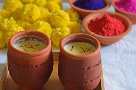 Choose these healthy Holi snacks for a guilt-free celebration