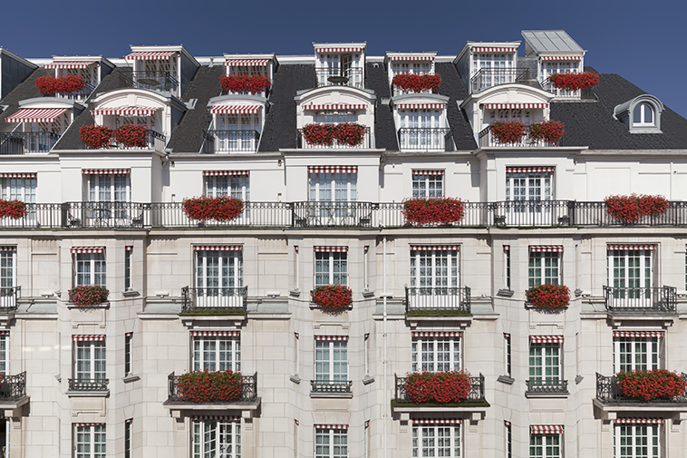 Le Bristol Paris Key to A Parisian Dream-Cover Image