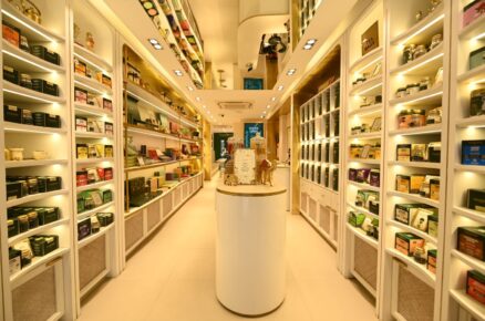 This Tea Room by VAHDAM® India is not to be missed!