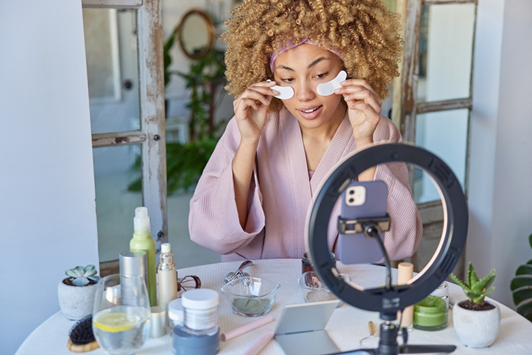 Are Skinfluencers on Social Media Replacing Dermatologists-Cover Image