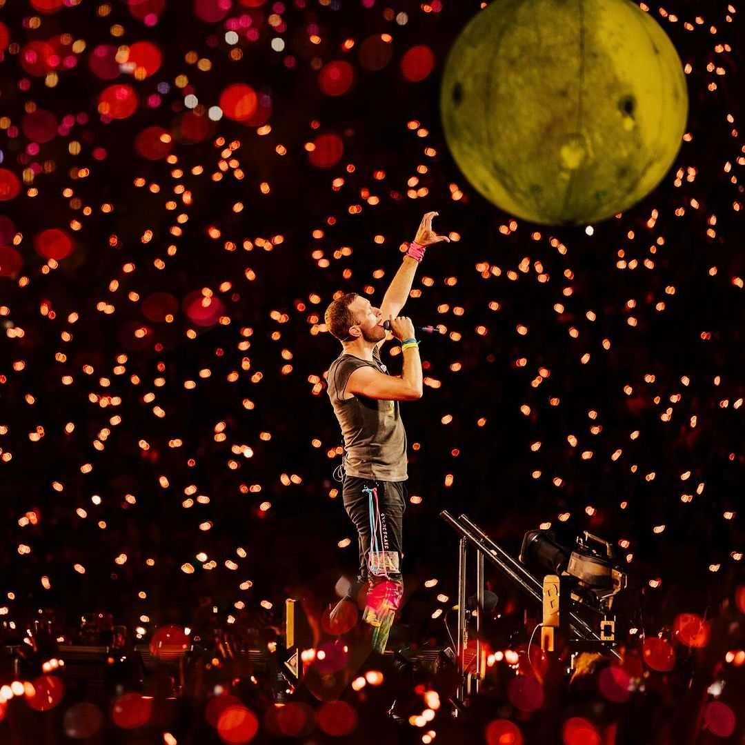 Coldplay Is Striking Chords Of Green-Cover Image