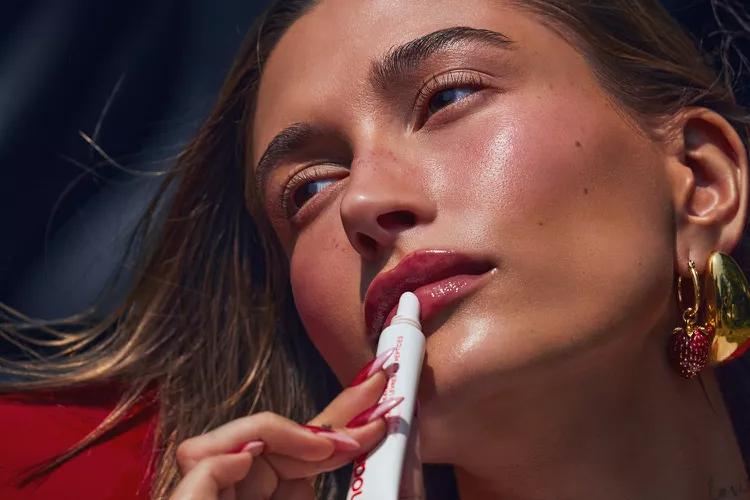 Lip Gloss Is Making A Serious Comeback In The Beauty Industry-Cover Image copy